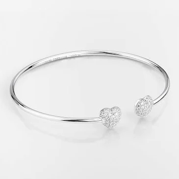 Brazalete rígido de plata con corazones de circonias